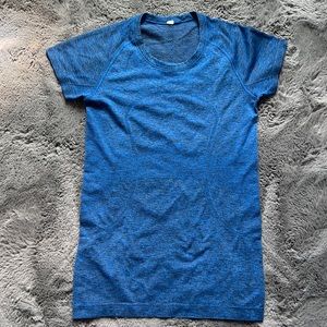 Lululemon women tee / size M